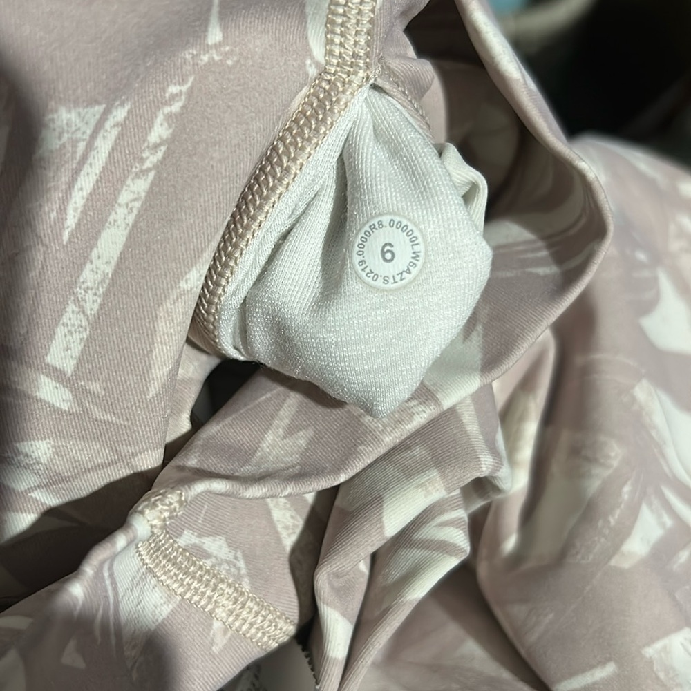 Lulu Wunder Under Crop Luxtreme Exc Size 6